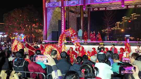 春节舞龙表演