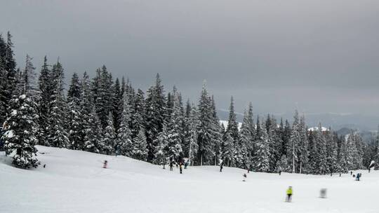 滑雪区与游客练习的时间间隔