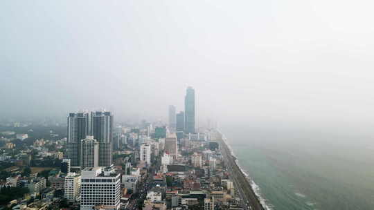 科伦坡天际线的鸟瞰图显示沿海高楼的城市密