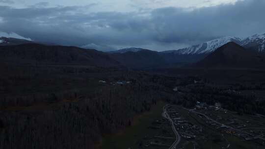 新疆阿勒泰禾木村夜景航拍视频素材模板下载
