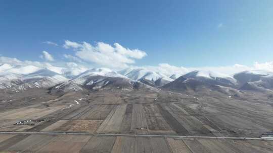 青海青海湖雪山戈壁航拍4K视频