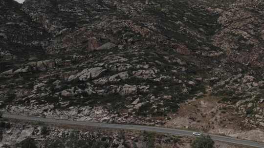 山水中的道路