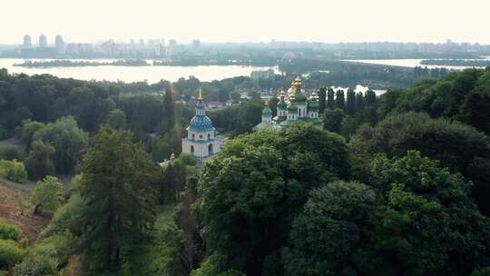 从植物园俯瞰基辅市全景视频素材模板下载