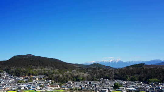 雪山下的村落