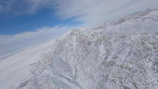 fpv穿越机航拍青藏高原雪山峰祁连山雪景