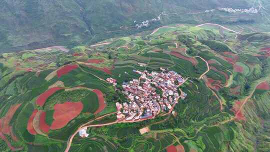 航拍云南昆明东川红土地·落霞沟前进运镜