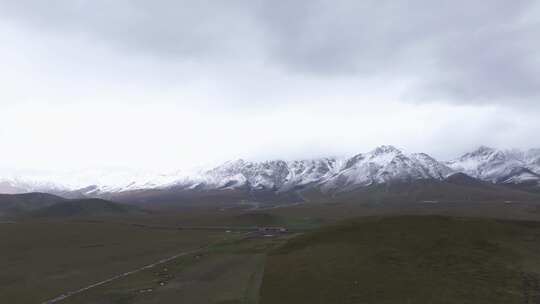 航拍青藏高原青海祁连山脉天境祁连雪山雪景