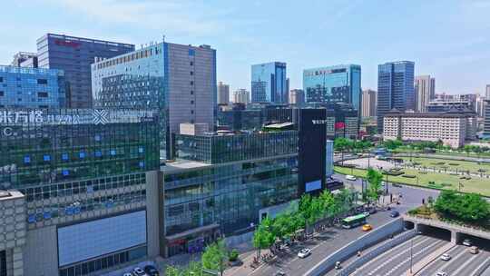 现代化城市高楼与街道景象