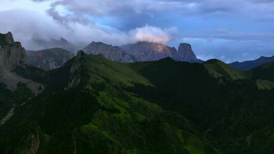 山川云雾 高山 森林植被