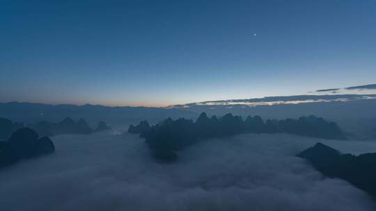 清晨云海日出云层山顶山林山峰云雾缭绕风景