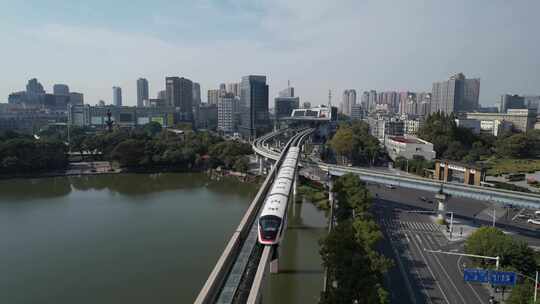 芜湖轨道交通1号线列车穿行城市航拍