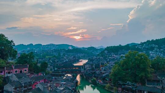 航拍湖南湘西凤凰古城夜景移动延时摄影