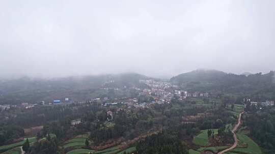 航拍大山深处原始森林青山绿水房屋建筑