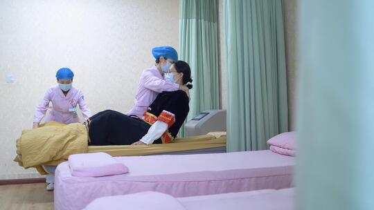 医院宣传片素材 妇产科医生为孕妇做康复