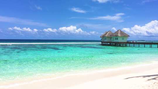 晴天马尔代夫大海、沙滩、水屋