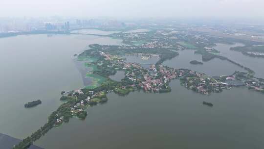 航拍湖北武汉东湖风景区绿道、湖泊、居住区