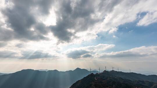 天空白云飘动丁达尔效应山脉延时