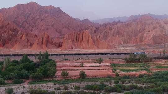 航拍新疆库车红山石林下行驶的火车