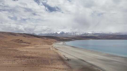 航拍西藏阿里地区鬼湖拉昂措
