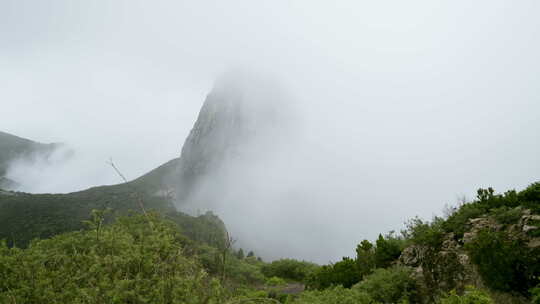 Roque De Agando上的薄雾，