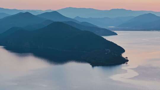 航拍云南泸沽湖日出