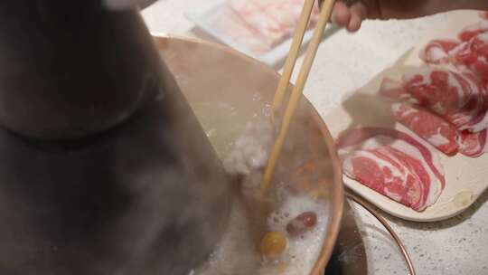 吃火锅涮肉