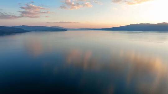 夕阳下的抚仙湖