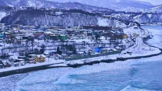 航拍日本北海道小樽海边列车