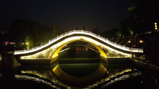 西安夜景护城河穿桥
