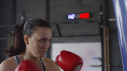 女拳击手打拳击视频素材模板下载