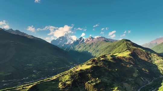 川西雪山自然风光全景