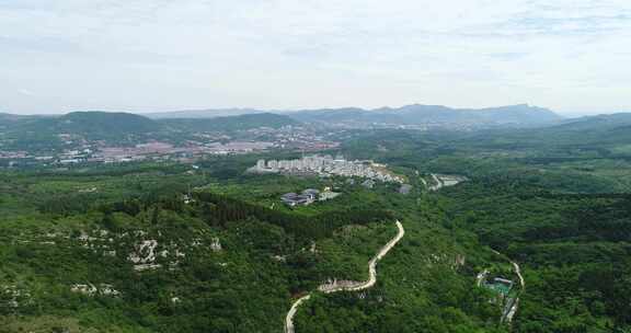 航拍山中小区森林公路自然景观，原素材4K