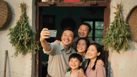 端午节传统习俗 家人共度端午佳节