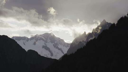 山，雪，云，阳光