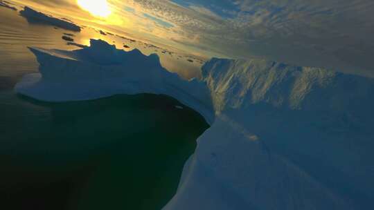 FPV航拍大海日出阳光照射大海冰川