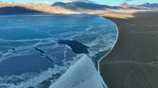 航拍西藏那曲冰封的当惹雍措圣湖