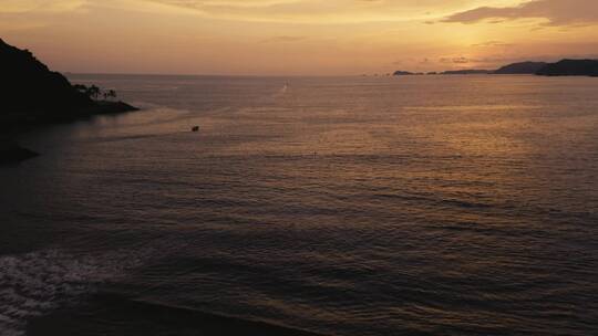 夕阳西下的大海