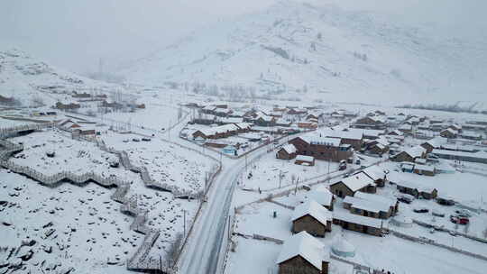 山村雪景鸟瞰全景