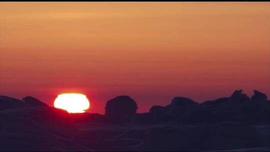 太阳穿越地平线