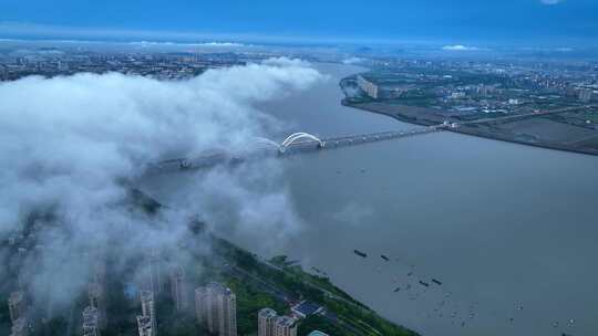 杭州九堡大桥云雾