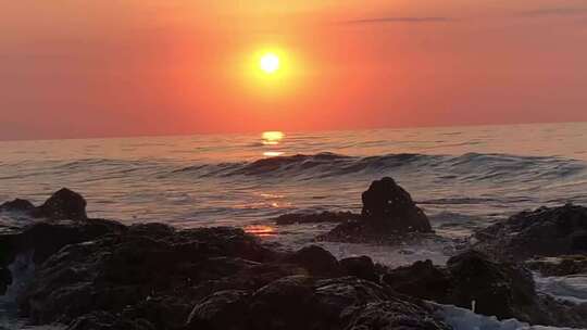 海边海浪日出海景