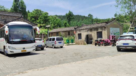 大山土房绿色植物风景旅游区