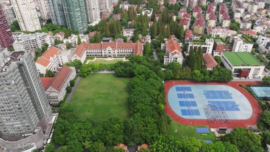 航拍上海第三女子中学苏州河长宁学校