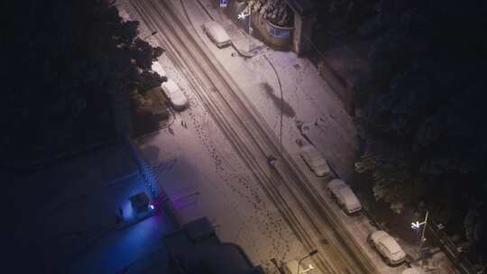 俯瞰长沙雪夜道路车辆01