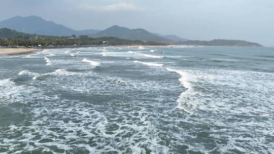 航拍大海灯塔治愈系海浪风景海景海南长焦