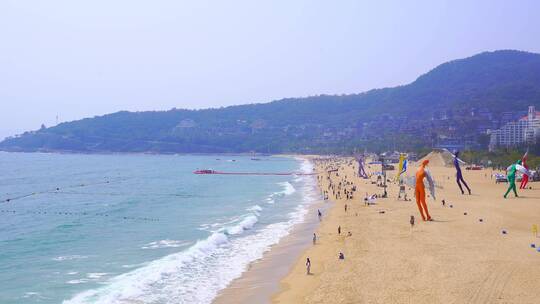 旅游景点大梅沙海滩游客海浪A