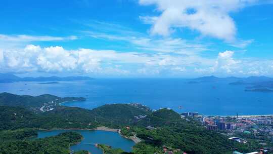 蓝天白云山海深圳盐田风光梅沙湾大海