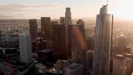 城市航拍日出阳光照射摩天大楼加州洛杉矶