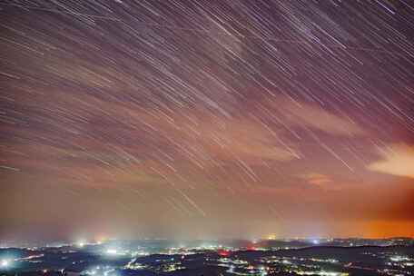 农村夜晚星空星轨