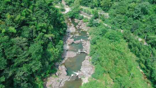 夏日玩水溯溪游泳航拍台鲞洞